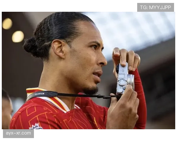 范戴克荣膺世界最佳后卫，状态回暖备受关注未来赛季竞争格局